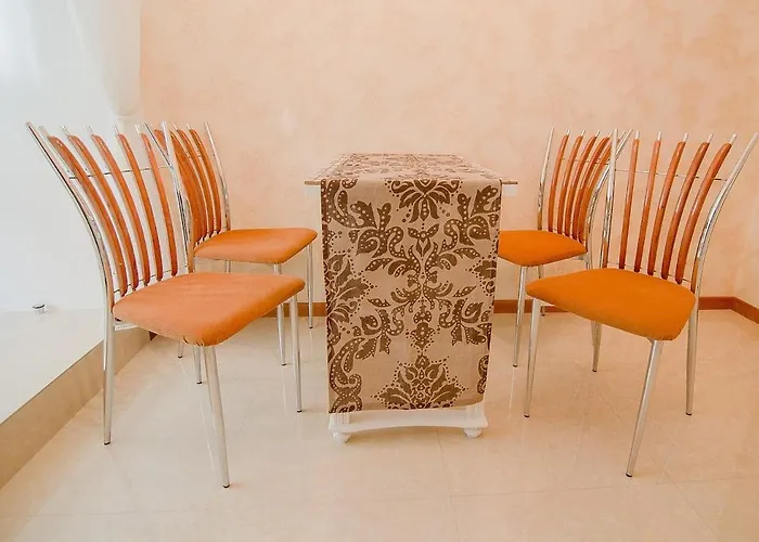 на дерибасовской,рядом с оперным театром * Odesa