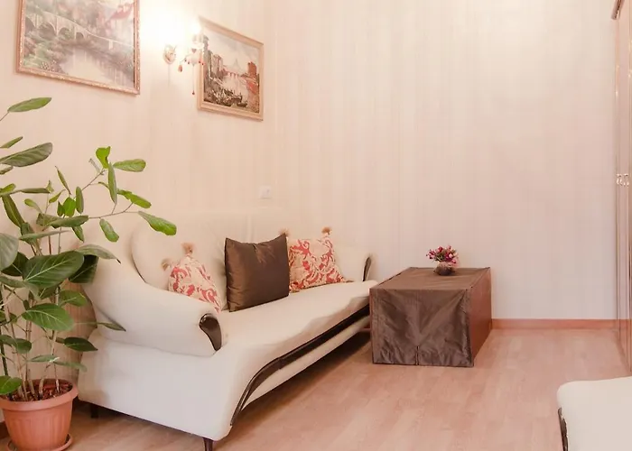 на дерибасовской,рядом с оперным театром